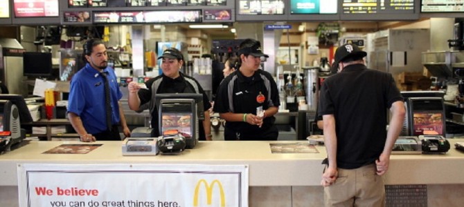 神対応！マック店員さんに賞賛の声！彼がレジを閉めて助けたかった人とは？