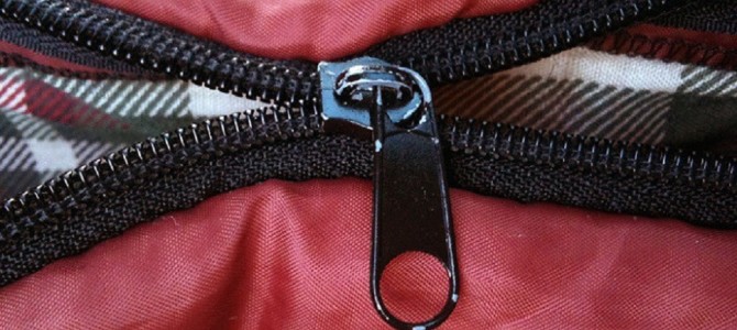 自宅にあるアレを使えば…壊れたファスナーがあっという間に直るんです！