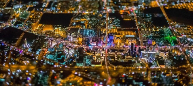 マトリックスの世界に入り込んだかのような、世界の夜景たちが美しい