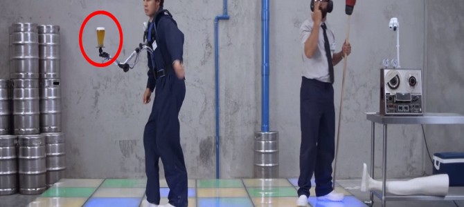 このアーム凄すぎ！激しく踊ってもビールが全然こぼれない！