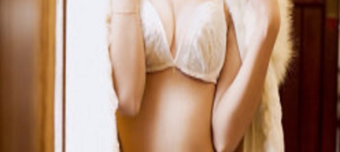 誰！？顔が違うけど、意外とイイカラダをしていたあのタレントがランジェリー姿を公開