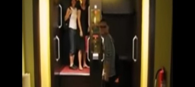 難易度最高レベルのエレベーター！むき出し＆止まらない！