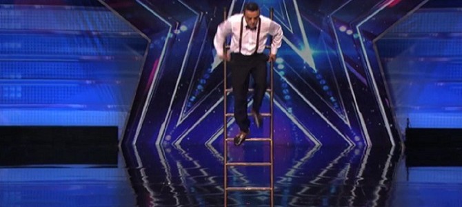 これぞ神業！オーディション番組で披露されたハシゴを使った大道芸が凄いと話題に！