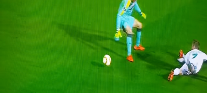 え…こんなシュートあり？これは止められない！！