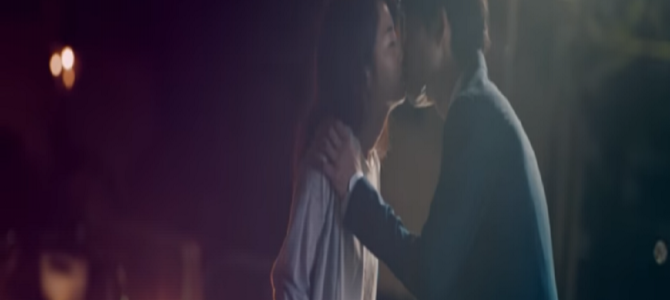 大切な人とのキス。伝わるのは愛だけでしょうか?素敵なCMに隠された衝撃的なメッセージ 大切な人とのキス。伝わるのは愛だけでしょうか?素敵なCMに隠された衝撃的なメッセージ