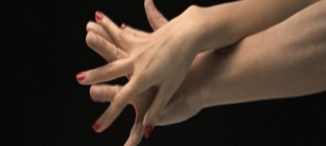 液状ばんそうこう「コロスキン」のCMが放送事故レベル