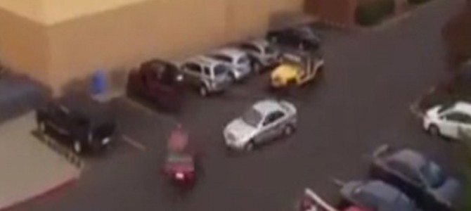 駐車スペースを横取りされて怒った車の痛快な仕返し！