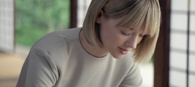 CGにしか見えない、現実感がないほどの美人！JTのCMに出演している外国人の正体は？