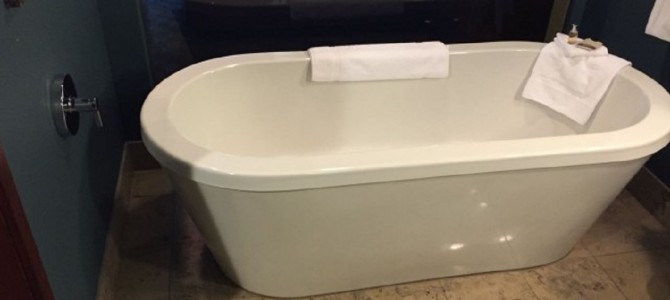 このお風呂おかしいんですけど…。意外な所から水が出てきた