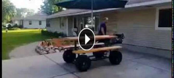 このテーブル椅子サイコー！エンジン付きで何処へでも行ける！