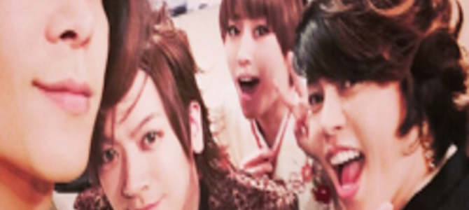 武田真治がインスタに上げ続ける“自撮りショット”に写る人が多方面すぎて困惑