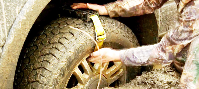 ベルトでタイヤに付けるだけ！立ち往生した車を助けるガジェットが良い感じ！