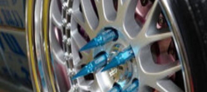 脚に刺さって大怪我…車のカスタムパーツ”ロングナット”が危険過ぎると話題