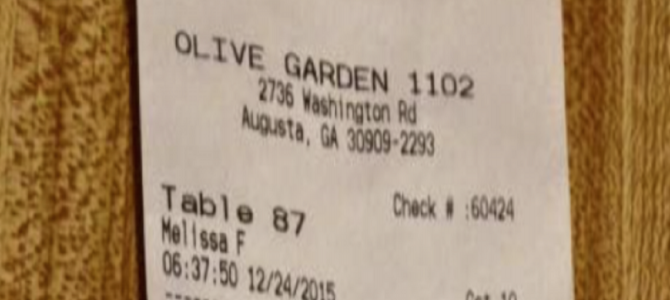 イスラム教徒の家族がレストランで受け取ったチェックに驚きのメッセージが！