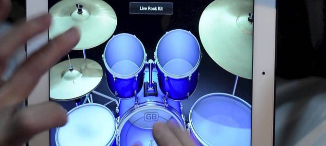 iPadでドラム！指の動きがハンパない！