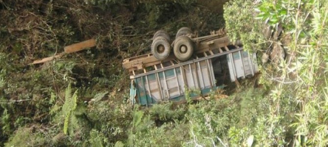 落ちたら即死亡！？通るだけで命がけな「世界で最も危険な道路」ベスト5