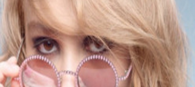 ジョニー・デップの娘、リリーローズが大活躍中！カリスマ性のある美人と話題