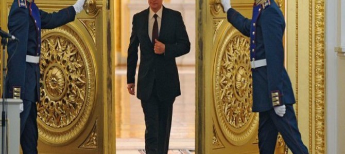 驚愕！プーチン大統領の右腕をほとんど振らない“独特な歩き方”に隠された秘密