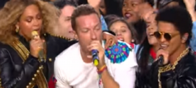 スーパーボウルのショーで夢の３ショットが実現！