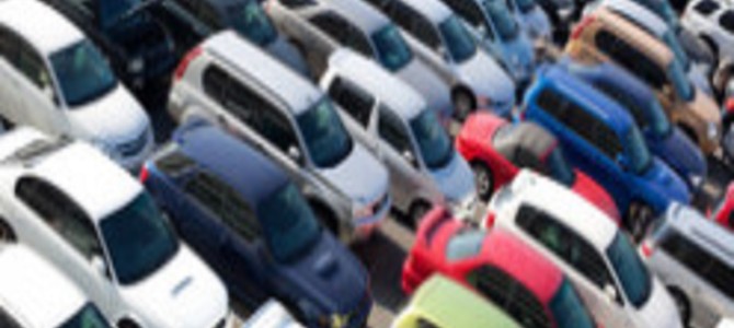 プリウスやアクアが事故を起こしていても、絶対自分で救助に行かないで！