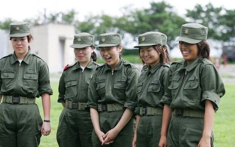 自衛官募集のポスターがひどすぎる