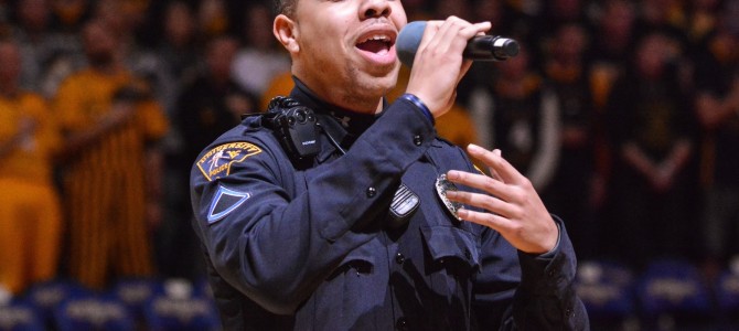 急遽代役で国家斉唱を歌うことになった警備員さんの美声がトリハダもの！