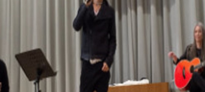 しんみりした空気が吹き飛んだ！ある高校の卒業式にGACKTがサプライズで登場