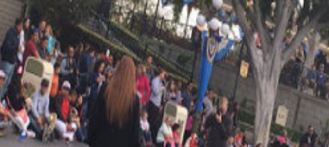 「さすがディズニー」ある女の子がパレード直前の通りで寝転んじゃったときの、キャストの対応にほっこりする