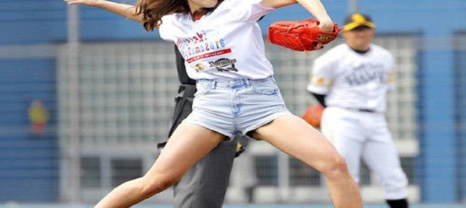 「神スイング」稲村亜美さんがノーバン始球式!その投球フォームが完全にあの選手と一致したと話題 「神スイング」稲村亜美さんがノーバン始球式!その投球フォームが完全にあの選手と一致したと話題