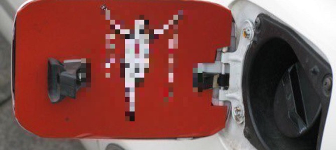 「よくて10キロ」給油口を開いたら…その目に飛び込んできた訴えかけに笑わざるを得ない