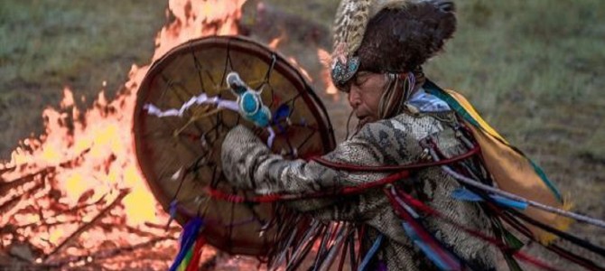 シャーマンがパワースポットに結集!伝統儀式“シャーマンの呼び声” シャーマンがパワースポットに結集!伝統儀式“シャーマンの呼び声”