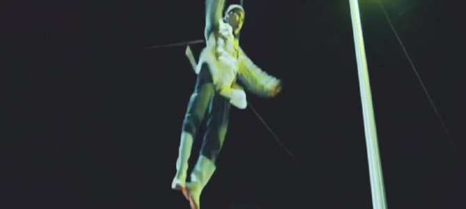 上空5mからラーメンの湯切りをすると？？