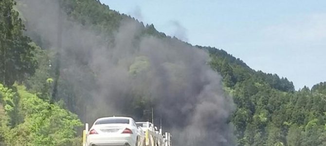 Twitterで見るリアルな現場。新東名上り平島トンネル(掛川付近)で多重事故と火災。事故を起こさない為には? Twitterで見るリアルな現場。新東名上り平島トンネル(掛川付近)で多重事故と火災。事故を起こさない為には?