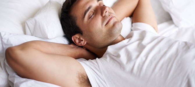 グッスリ眠れるのは「汗」のおかげだった？寝る前の”良い汗”をかくトレーニングとは