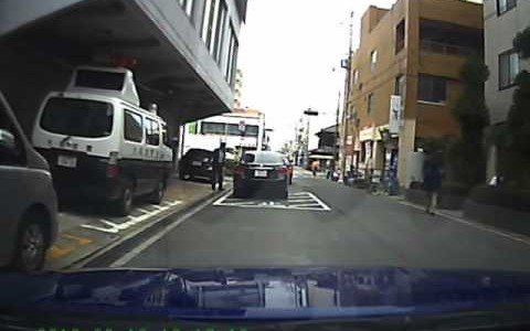 炎上の予感。。一時停止無視の覆面パトカーに注意した結果、、