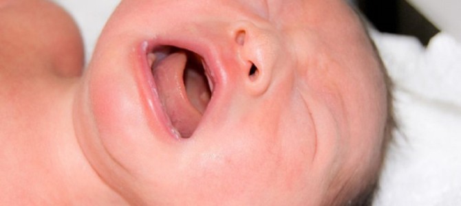 「今はいいです」産まれたばかりの子どもを抱かなかった夫。その真意を知り涙