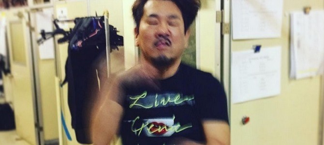 このフジモンの写真、何でこんなにブレてる？