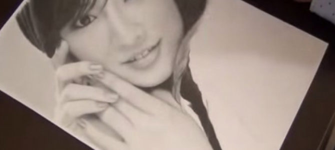 まるで魔法のよう… 鉛筆1本で写真と見間違うほどに美しい似顔絵を描く映像