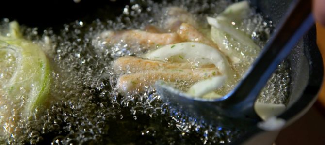 この発想は無かった、、「かっぱえびせん」をかき揚げに！