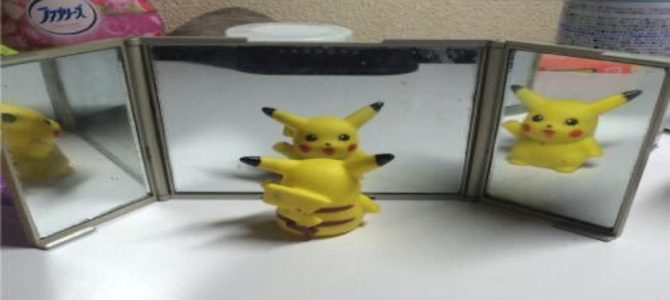 鏡で遊ぶんじゃなかった…とあるユーザーが投稿した写真が“何かおかしい”と話題