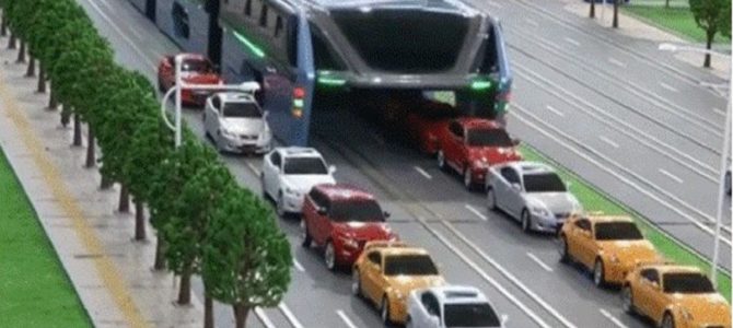 渋滞中でもスイスイ進める未来型公共バスがすごい! 渋滞中でもスイスイ進める未来型公共バスがすごい!