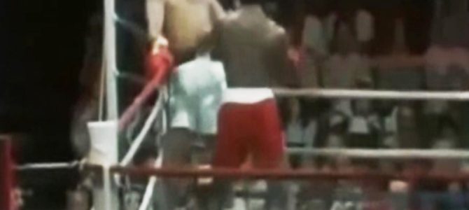 モハメド・アリが、10秒間で21発のパンチをかわす神技映像！ 動体視力半端ない！