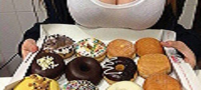 「あなたはこの写真にドーナツが写っているのに気付きましたか?」「もちろん」…では、ある動物が隠れているのには? 「あなたはこの写真にドーナツが写っているのに気付きましたか?」「もちろん」…では、ある動物が隠れているのには?