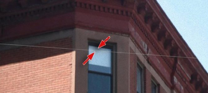 世界主要都市に張られている透明なワイヤーは何？