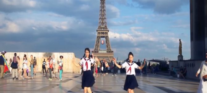 日本の学生が、パリやキューバの街中で突然キレッキレのダンス！