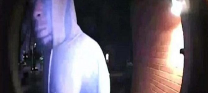 たまたま自宅でオンにしてたカメラ。録画を見るとなんと強盗が