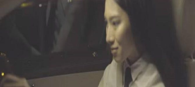 罵倒された女性タクシードライバーの復讐劇