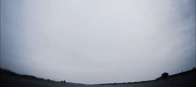 集中して見ざるを得ない…