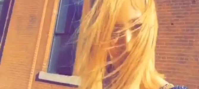 この金髪美女は元AKB48の この金髪美女は元AKB48の