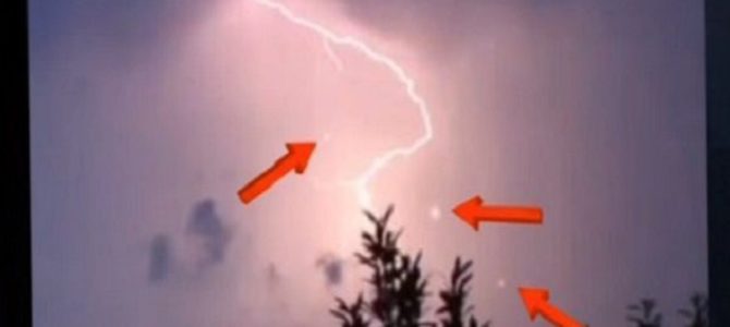 壁をすり抜ける「火の玉」の謎がついに解明！